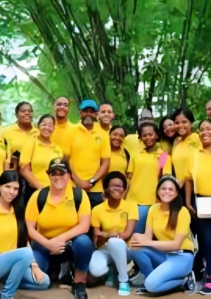 "UCE Amarillos": Estudiantes de medicina lideran labor social en epidemiología y prevención