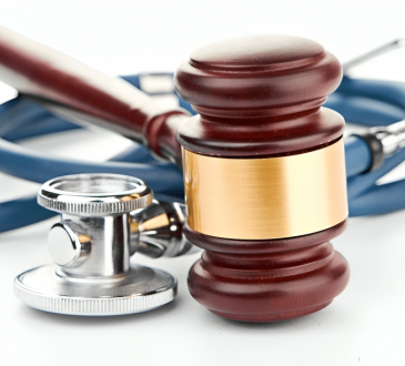 Ministerio Público arresta a cuatro médicas y una alcaldesa por registro ilegal de defunciones en Valverde