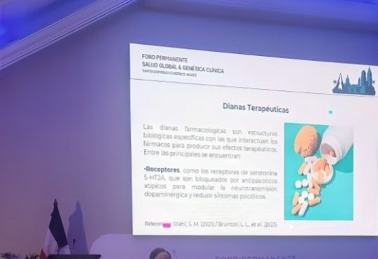 Dra. Alexandra Hichez presenta avances en psiquiatría de precisión genómica en Foro Internacional de Salud