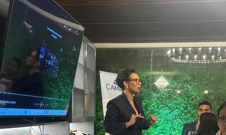 Dra. Alexandra Hichez orienta a médicos sobre diagnóstico de depresión y ansiedad en evento de Camilo Labs