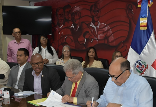 CMD logra histórico aumento salarial del 25% para médicos de ARS SEMMA