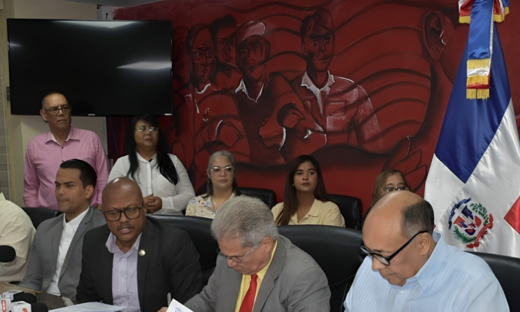 CMD logra histórico aumento salarial del 25% para médicos de ARS SEMMA