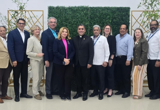 ADOFEM celebra reunión de decanos de medicina en UCNE para fortalecer educación médica nacional