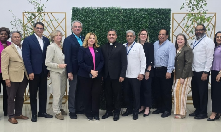ADOFEM celebra reunión de decanos de medicina en UCNE para fortalecer educación médica nacional