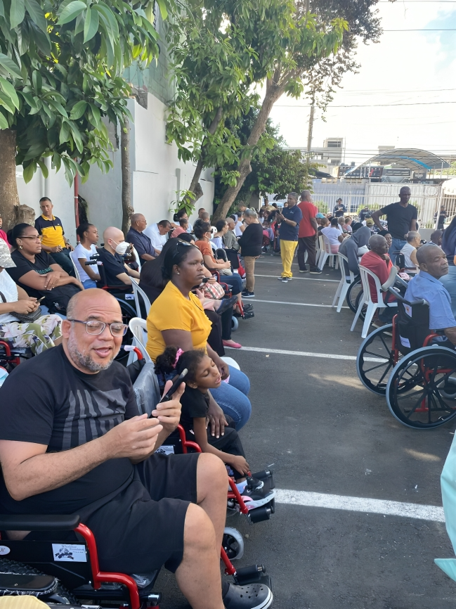 Wheelchair Foundation y Fundación Cruz Jiminián impactan a más de mil familias con donación de sillas de ruedas Wheelchair Foundation y Fundación Cruz Jiminián impactan a más de mil familias con donación de sillas de ruedas