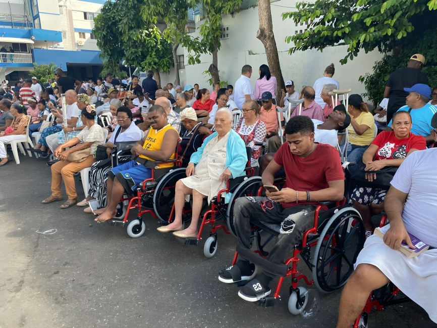 Wheelchair Foundation y Fundación Cruz Jiminián impactan a más de mil familias con donación de sillas de ruedas Wheelchair Foundation y Fundación Cruz Jiminián impactan a más de mil familias con donación de sillas de ruedas