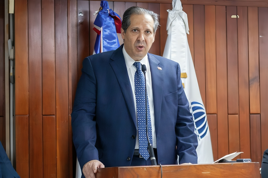 Ministro de Salud garantiza atención a pacientes del Instituto Oncológico del Cibao pese a conflicto administrativo