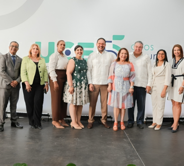 UCE conmemora 55 aniversario con logros académicos y reconocimientos globales
