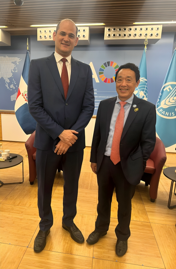 RD y FAO firman acuerdo para continuar fortaleciendo el Programa de Alimentación Escolar del INABIE RD y FAO firman acuerdo para continuar fortaleciendo el Programa de Alimentación Escolar del INABIE
