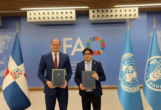 RD y FAO firman acuerdo para continuar fortaleciendo el Programa de Alimentación Escolar del INABIE
