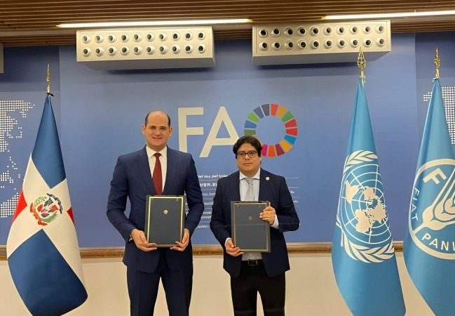 RD y FAO firman acuerdo para continuar fortaleciendo el Programa de Alimentación Escolar del INABIE RD y FAO firman acuerdo para continuar fortaleciendo el Programa de Alimentación Escolar del INABIE
