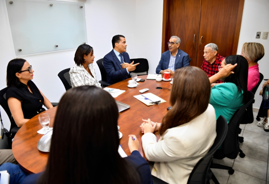 DIDA denuncia: ARS violan normativa al no comprar medicamentos de alto costo por DAMAC, encareciendo tratamientos hasta 80%