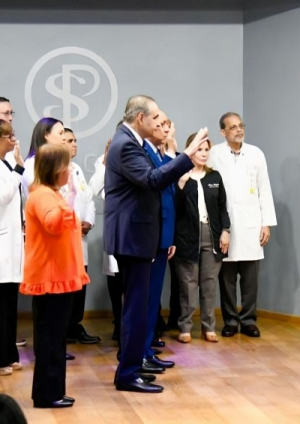 Ministro Atallah juramenta Comité de Trasplantes del Hospital Plaza de la Salud