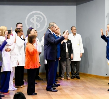 Ministro Atallah juramenta Comité de Trasplantes del Hospital Plaza de la Salud