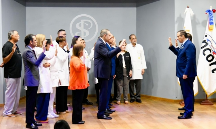 Ministro Atallah juramenta Comité de Trasplantes del Hospital Plaza de la Salud Ministro Atallah juramenta Comité de Trasplantes del Hospital Plaza de la Salud