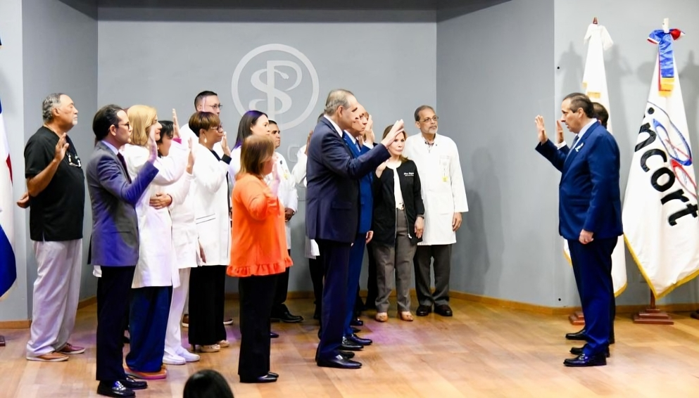 Ministro Atallah juramenta Comité de Trasplantes del Hospital Plaza de la Salud
