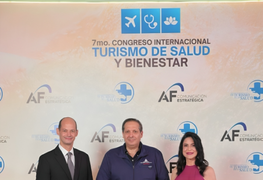 Autoridades y líderes del sector dan apertura al cóctel inaugural del 7mo. Congreso Internacional de Turismo de Salud