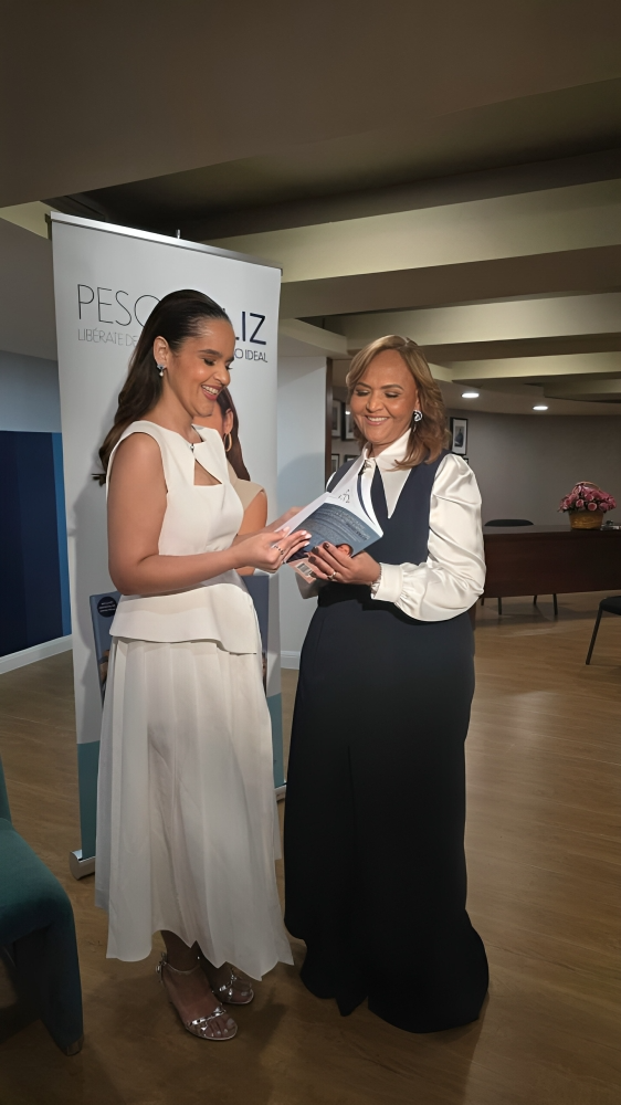 Libro "El Peso Feliz" propone nuevo enfoque contra la pandemia de obesidad juvenil Libro "El Peso Feliz" propone nuevo enfoque contra la pandemia de obesidad juvenil