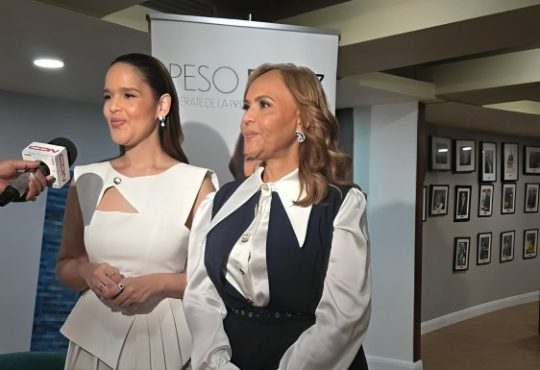 Libro "El Peso Feliz" propone nuevo enfoque contra la pandemia de obesidad juvenil Libro "El Peso Feliz" propone nuevo enfoque contra la pandemia de obesidad juvenil