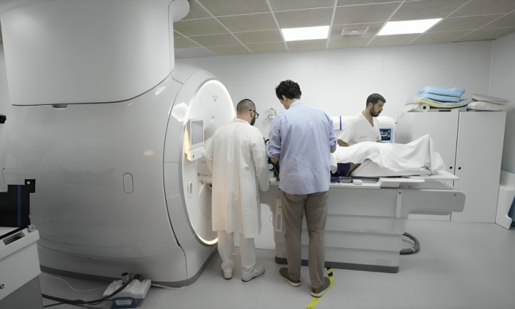 Hospital Sant Pau de Barcelona pionero en España con una tecnología que elimina el temblor de Parkinson y esencial sin cirugía Hospital Sant Pau de Barcelona pionero en España con una tecnología que elimina el temblor de Parkinson y esencial sin cirugía