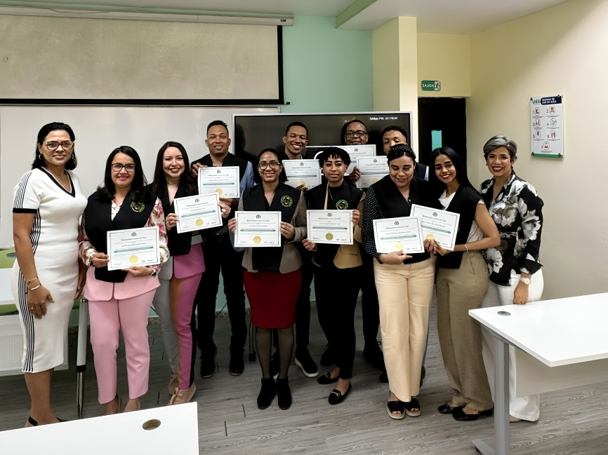 UCE y ADOHER gradúan la primera cohorte del Diplomado en Manejo Avanzado de Heridas