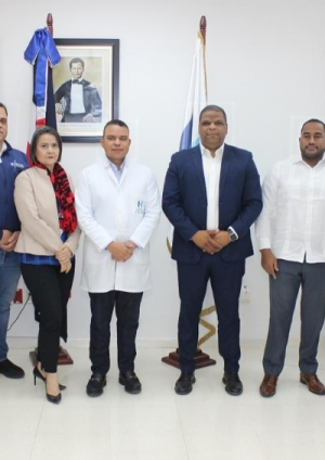 Ney Arias Lora comparte modelo de éxito en gestión hospitalaria con Hospital Traumatológico de Higüey