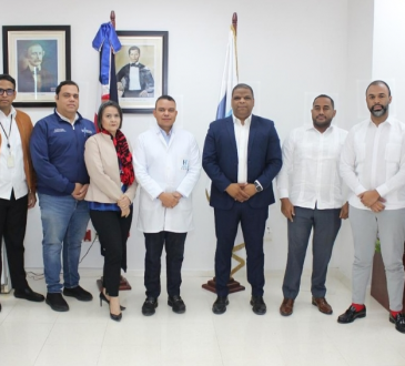 Ney Arias Lora comparte modelo de éxito en gestión hospitalaria con Hospital Traumatológico de Higüey