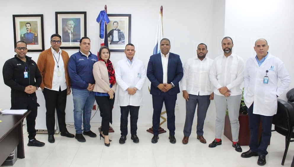 Ney Arias Lora comparte modelo de éxito en gestión hospitalaria con Hospital Traumatológico de Higüey