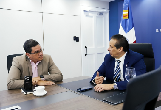 Ministro Atallah anuncia financiamiento permanente para medicamentos de VIH, tuberculosis y hepatitis a través de Fonsap