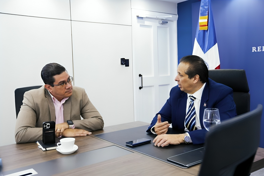 Ministro Atallah anuncia financiamiento permanente para medicamentos de VIH, tuberculosis y hepatitis a través de Fonsap