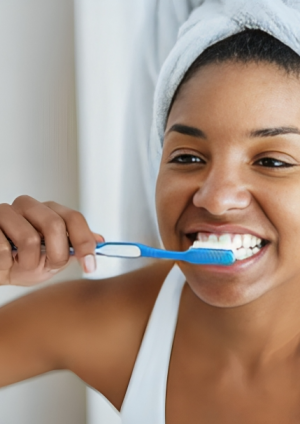 Expertos señalan cuatro errores comunes al cepillarse los dientes que podrían estar dañando la salud bucal