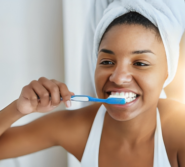 Expertos señalan cuatro errores comunes al cepillarse los dientes que podrían estar dañando la salud bucal