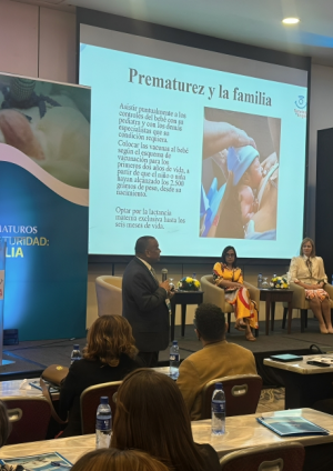 Dr. Nina enfatiza importancia del enfoque multidisciplinario en simposio de prematuridad