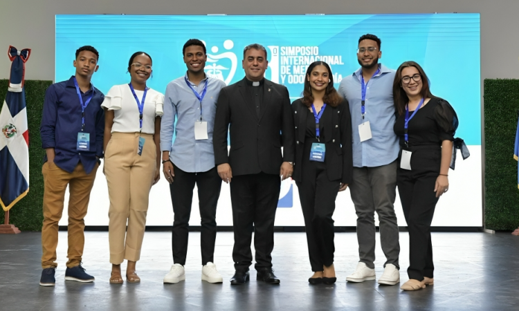 UCE presente en 3er Simposio Internacional de Medicina y Odontología en la UCNE