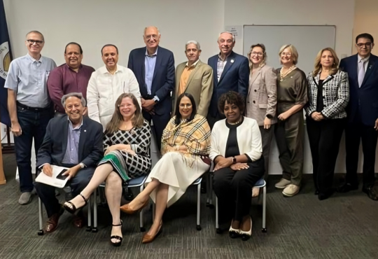 ADOFEM analiza acreditación internacional y formación en investigación durante reunión ordinaria en O&Med