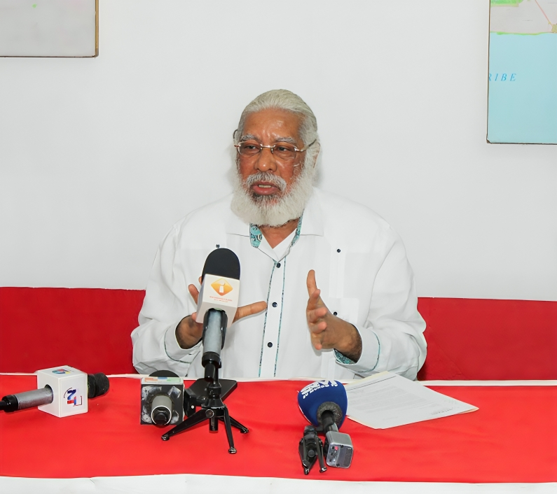 Exdiputado denuncia que pacientes comparten camas en hospital de Monte Plata Exdiputado denuncia que pacientes comparten camas en hospital de Monte Plata