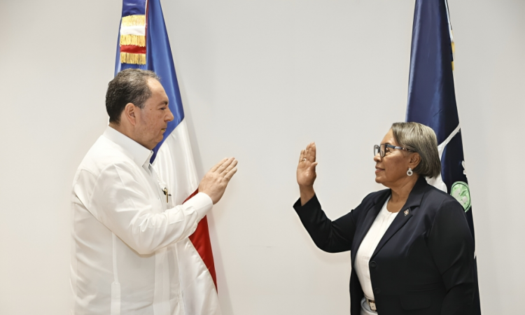 SNS juramenta nueva directora de Cuidados de Enfermería SNS juramenta nueva directora de Cuidados de Enfermería