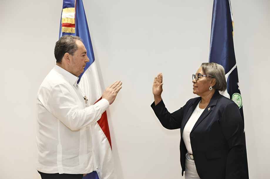 SNS juramenta nueva directora de Cuidados de Enfermería SNS juramenta nueva directora de Cuidados de Enfermería