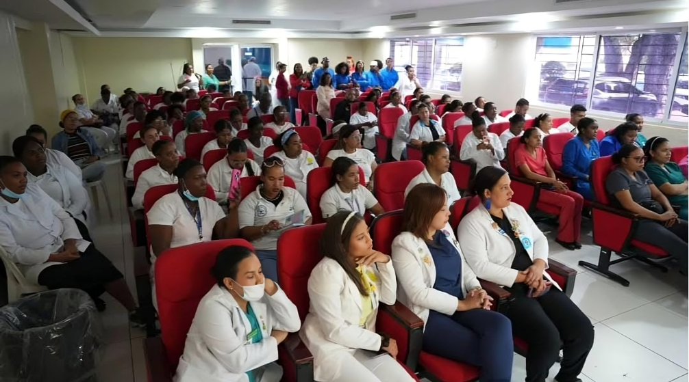 Hospital Moscoso Puello capacita a personal en Reanimación Cardiopulmonar (RCP)