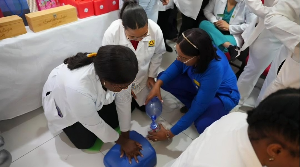 Hospital Moscoso Puello capacita a personal en Reanimación Cardiopulmonar (RCP)