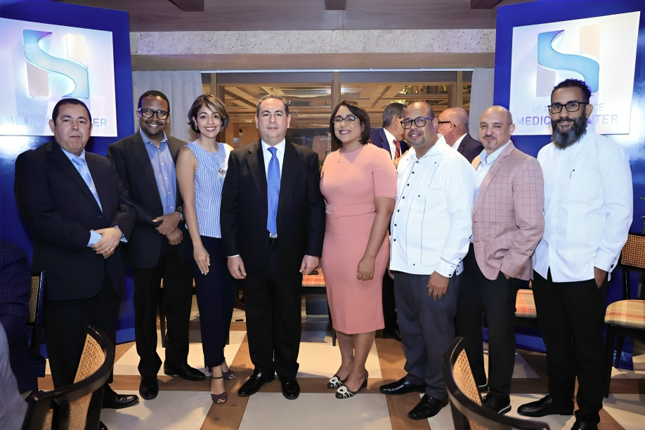 HS Medical Center integra al Dr. René Sotelo, pionero internacional en cirugía robótica