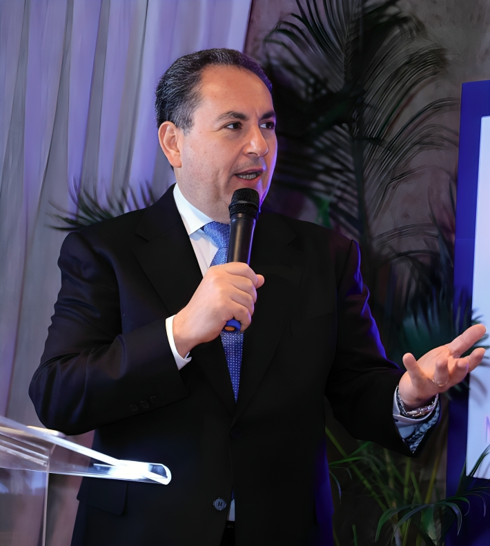 HS Medical Center integra al Dr. René Sotelo, pionero internacional en cirugía robótica