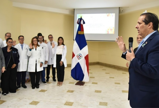 HOMS fortalece programa de trasplantes con juramentación de comité hospitalario