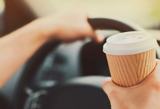 Café y conducción: especialistas advierten riesgos por consumo excesivo de cafeína Café y conducción: especialistas advierten riesgos por consumo excesivo de cafeína