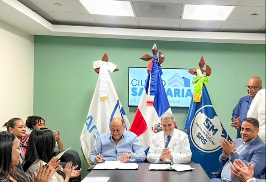 ARS Semma y Ciudad Sanitaria Luis Eduardo Aybar firman acuerdo para atención gratuita a maestros