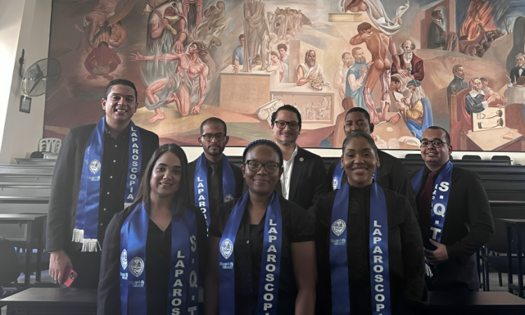 Residencia de cirugía general del Hospital Regional Universitario Dr. Antonio Musa y la Filial Este del Colegio Dominicano de Cirujanos celebran certificación en cirugía laparoscópica Residencia de cirugía general del Hospital Regional Universitario Dr. Antonio Musa y la Filial Este del Colegio Dominicano de Cirujanos celebran certificación en cirugía laparoscópica