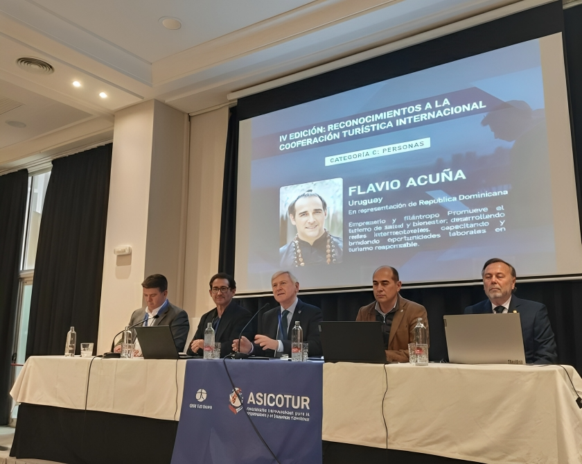 Flavio Acuña recibe reconocimiento internacional en FITUR por promover el turismo de bienestar desde República Dominicana Flavio Acuña recibe reconocimiento internacional en FITUR por promover el turismo de bienestar desde República Dominicana