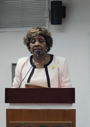 Dra. Clementina Gilleard asume presidencia de ADOFEM para el período 2026-2028