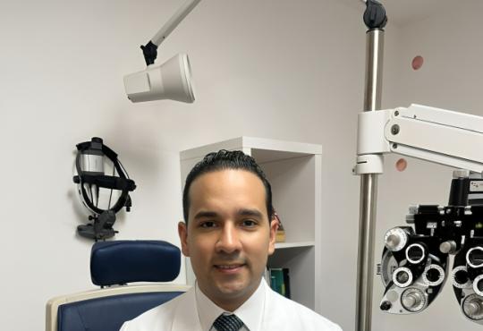 Especialista en Oculoplastia explica beneficios y aplicación de la toxina botulínica en rejuvenecimiento facial