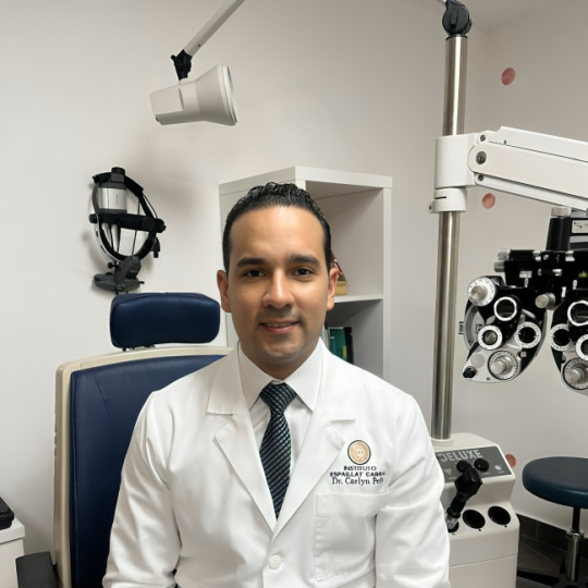 Especialista en Oculoplastia explica beneficios y aplicación de la toxina botulínica en rejuvenecimiento facial